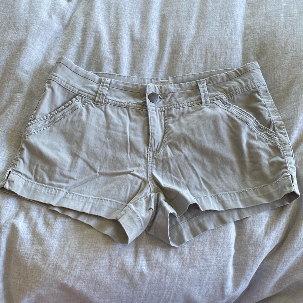 Light grey BKE shorts-silver threading